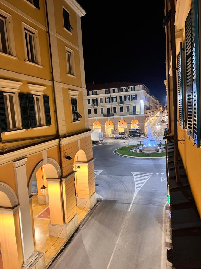 Casa Dante: Oneglia Centro-Marina-Spiagge Lejlighed Imperia Eksteriør billede